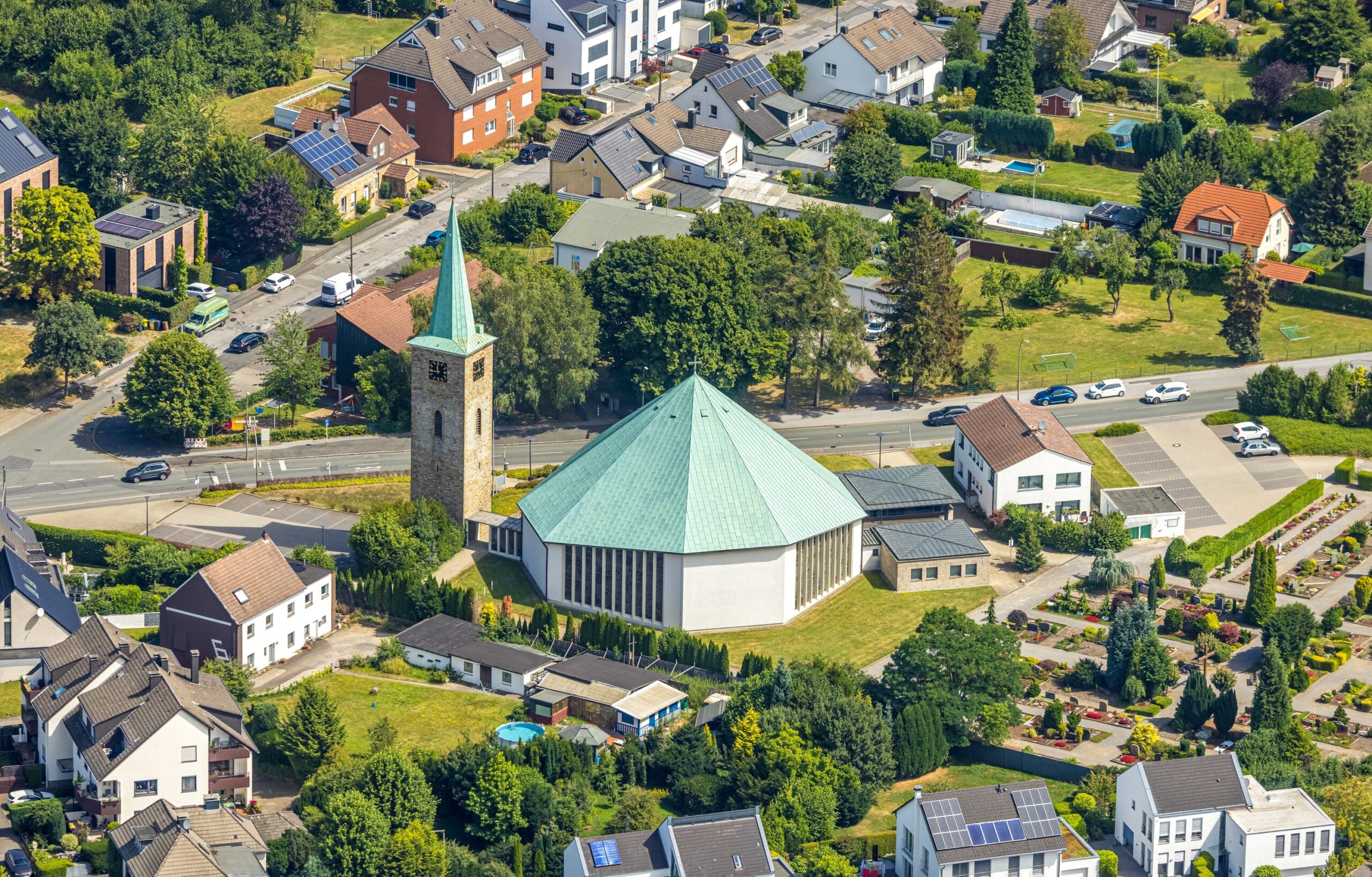 Luftbildansicht der Kirche St. Kaiser Heinrich, Dortmund-Höchsten